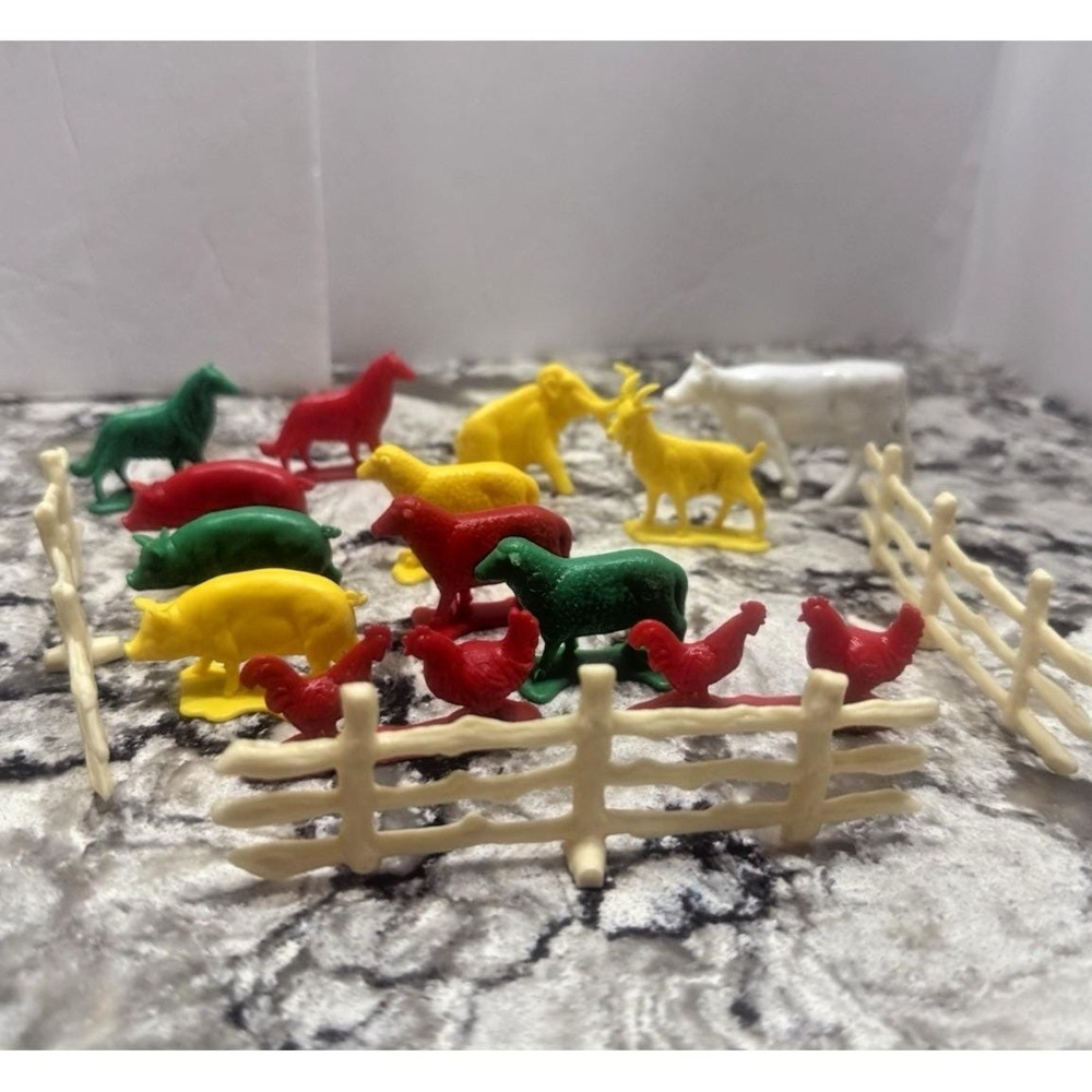 Vintage Tim Mee Plastic Farm Animals, Fence, 13 Animals 3 Fence Sections